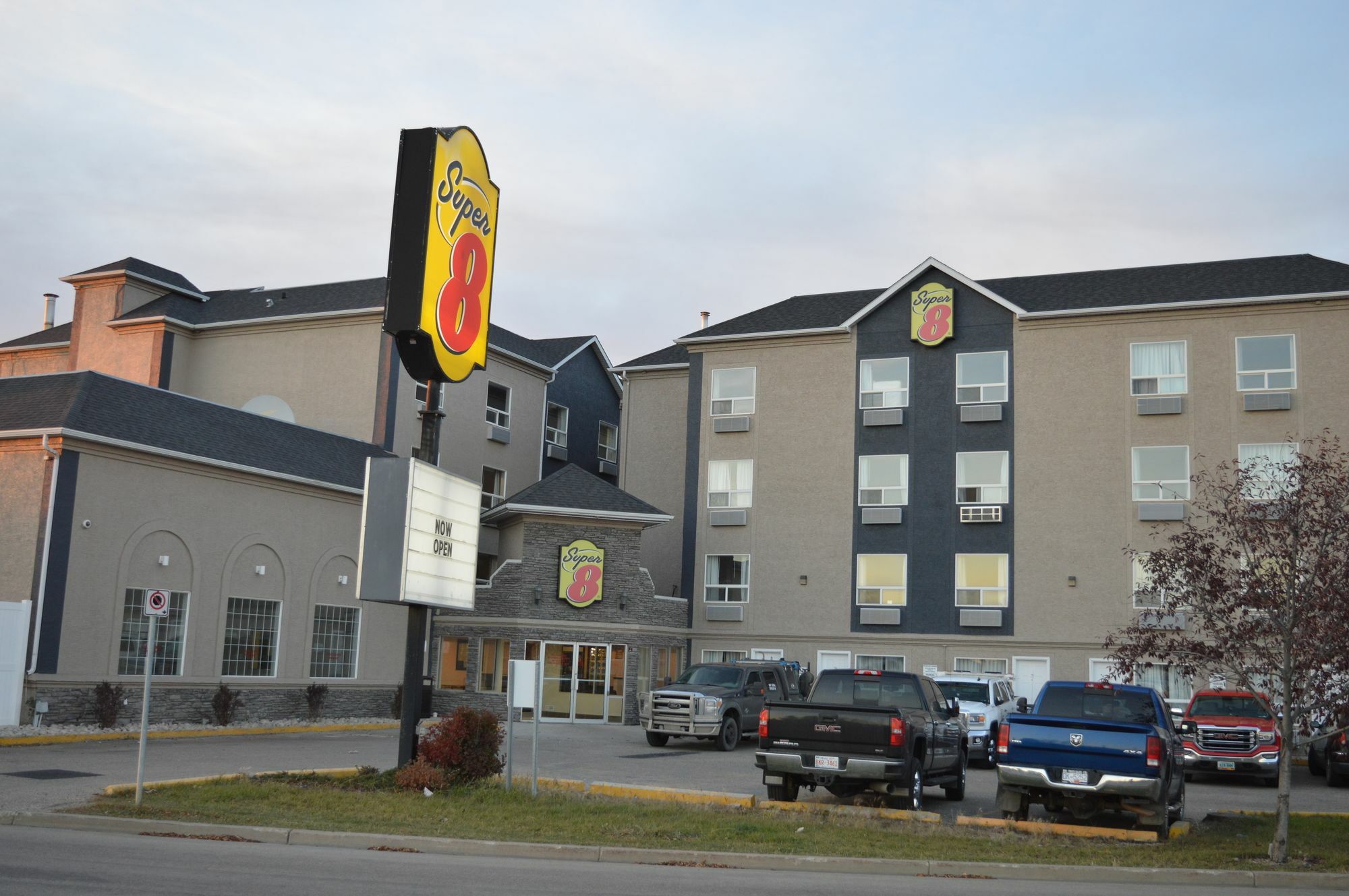 Hotel Super 8 By Wyndham Grande Prairie Zewnętrze zdjęcie